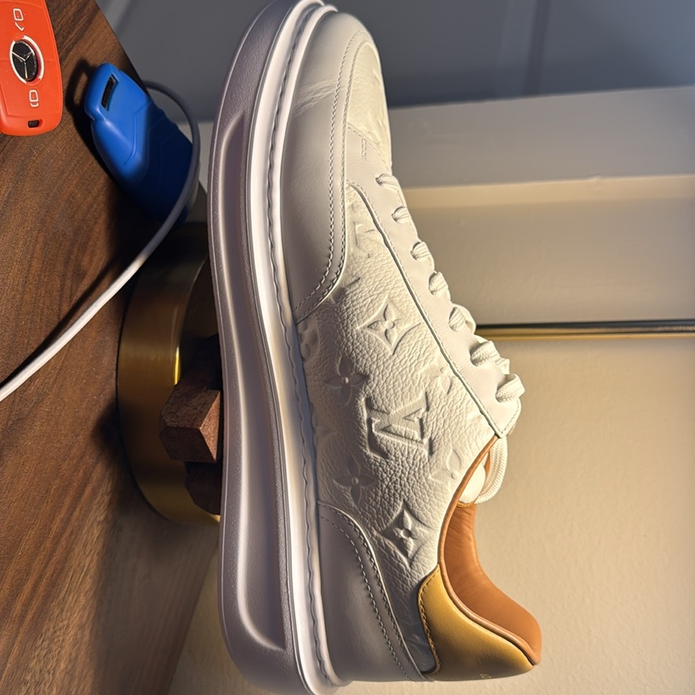 Men’s White Louis Vuitton Beverley Hills Sneaker - Picture 3 of 3